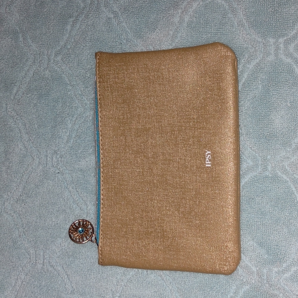 NWOT make up bag